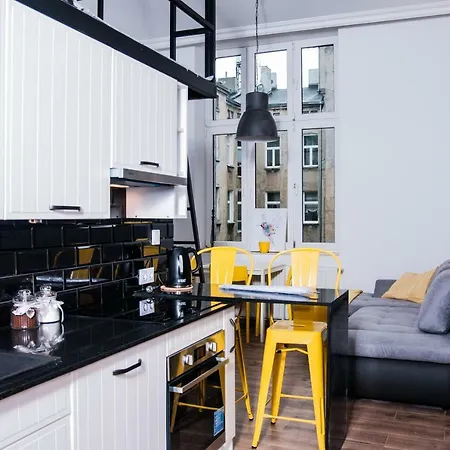 Luxury In Center Apartment *
