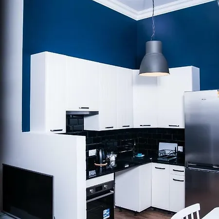 Luxury In Center Apartment